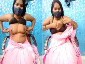 Today Exclusive – Desi Bhabhi Shows Her Boobs and Pussy