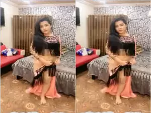 Today Exclusive – Sexy Indian Girl Dancing