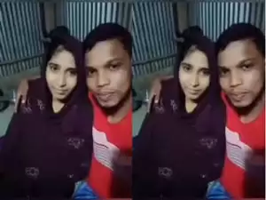 Today Exclusive – Cute Desi Girl Shows Her Boobs