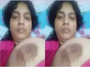 Today Exclusive – Desi Girl Shows her Big Boobs Part 1