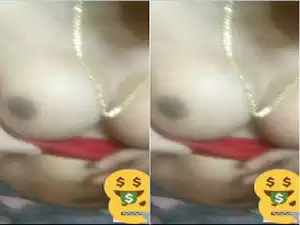 Today Exclusive – Sexy Desi Girl Shows Boobs