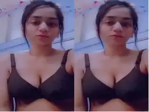 Today Exclusive – Paki Girl Show Her Boob and Fingering Part 2