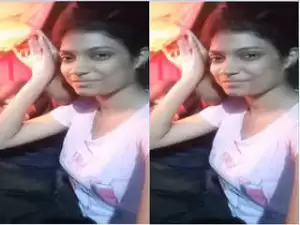 Today Exclusive – Sexy Desi Strip her Cloths and Shows Her Nude Body