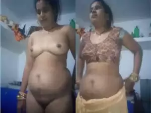 Today Exclusive – Village Bhabhi Shows her Boobs and Pussy