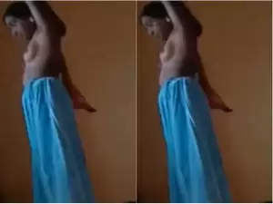 Today Exclusive – Desi Bhabhi Shows Her Boobs