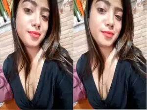 Today Exclusive – Horny Indian Girl Shows Her Boobs and Pussy