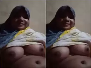 Today Exclusive – Bangla Bhabhi Shows Her Boobs