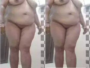 Today Exclusive –Desi Bhabhi Shows Nude Body On VC