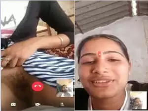 Today Exclusive – Desi Village Girl Shows her Pussy On VC