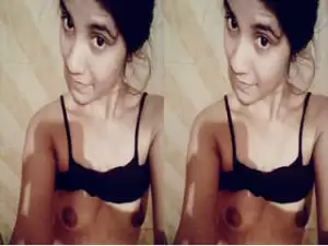 Today Exclusive – Cute Desi Girl Shows her Boobs On VC