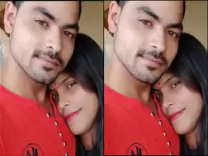 Today Exclusive – Desi Bhabhi Shows her Boobs