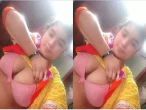 Today Exclusive –  Sexy Bhabhi Shows her Boobs and Pussy