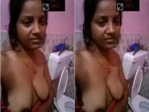 Today Exclusive –Desi Bhabhi Shows her boob sand Pussy on Video Call Part 4