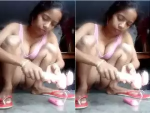 Today Exclusive – Horny Bhabhi Enjoy With Dildo
