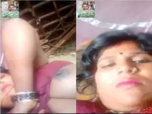 Today Exclusive – Village Bhabhi Shows Her Boobs and Pussy