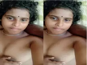 Today Exclusive –  Desi Girl Shows Her Boobs