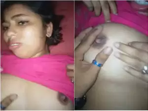 Today Exclusive – Desi Girl Boobs Pressing By Lover