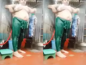 Today Exclusive – Horny Boudi Bathing Part 2