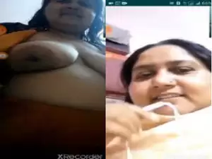 Today Exclusive –  Bengali House Wife Shows Boobs And Pussy
