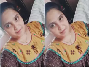 Today Exclusive – Sexy Desi Girl Shows her Big Boobs