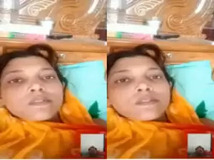 Today Exclusive – Desi Bhabhi Shows her Boobs and Pussy On Vc Part 1