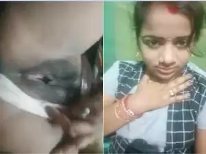 Today Exclusive – Horny Bhabhi Shows Her Pussy