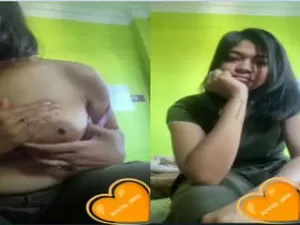 Today Exclusive –Cute Desi girl Shows Her Boobs on VC