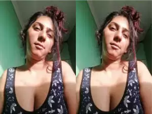 Today Exclusive – Sexy Lankan Girl Shows her Boobs