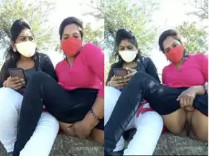 Today Exclusive – Bhabhi Shows Pussy