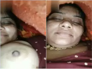 Today Exclusive –Desi BBW Bhabhi Shows Boobs and Pussy On VC