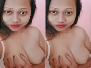 Today Exclusive – Sexy Indian Girl Shows Boobs and Blowjob Part 1