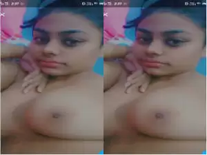 Today Exclusive –Cute Desi Girl Shows her Boobs