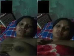 Today Exclusive – Horny Desi Bhabhi Shows Her Boobs and Pussy