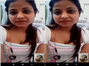 Today Exclusive – Hot Desi Girl Shows Boobs to Lover on Vc Part 1