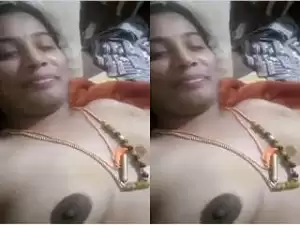Today Exclusive –Desi Tamil Bhabhi Shows Her Boobs and Pussy