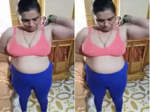Today Exclusive – Desi Bhabhi Wearing Cloths