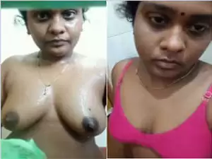 Today Exclusive –  Desi Bhabhi Shows Her Boobs and pussy