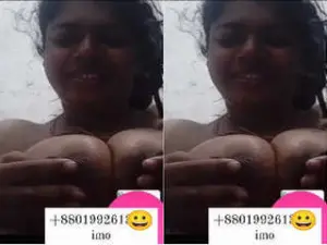 Today Exclusive – Horny Desi Girl Play With her Boobs