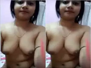 Today Exclusive – Super Hot Desi Girl Shows her Boobs and Pussy