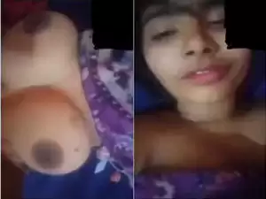 Today Exclusive – Sexy Desi  Girl Shows Her Boobs