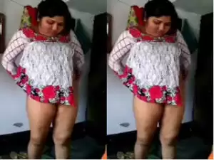 Today Exclusive – Bhabhi Wearing Cloths