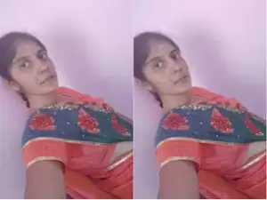 Today Exclusive – Desi Girl Shows her Big Boobs