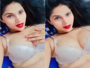 Today Exclusive – Sexy Desi Girl  In Hot BRA