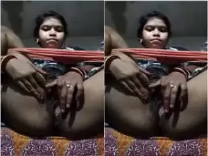 Today Exclusive –Bhabhi Shows Her Big Boobs and Fingering