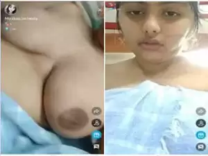 Today Exclusive – Hot Indian Model Shows Boobs on Tango Show