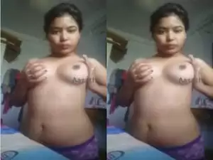 Today Exclusive -Cute Desi girl Shows her Boobs