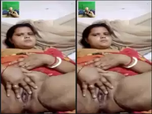 Today Exclusive -Horny Bhabhi Shows her Boobs and Fingering Part 1