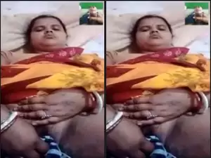 Today Exclusive -Horny Bhabhi Shows her Boobs and Fingering Part 2