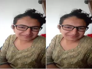 Today Exclusive -Paki Wife Nude Video Record By Hubby Part 1
