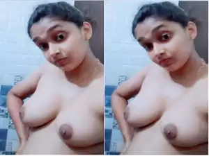 Today Exclusive -Cute Indian Girl Showing Her Boobs and Pussy